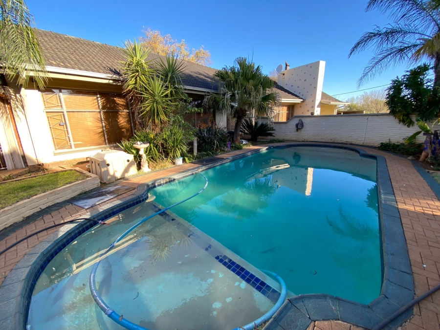 8 Bedroom Property for Sale in Baillie Park North West